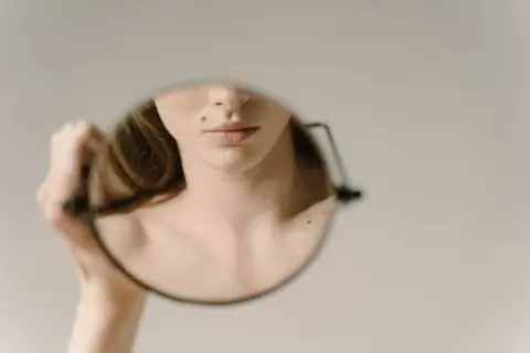 Beauty Marks vs Moles: A Quick Guide to Identifying the Difference