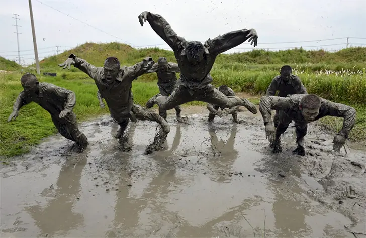 Chinese People’s Armed Police Force : The World Is Mud