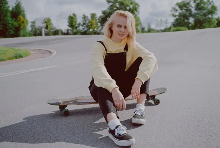 Tomboy fashion style defies norms, blending traditional gender lines for an androgynous vibe